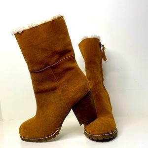 Heeled boots tan with zipper, gripped soles and faux fur